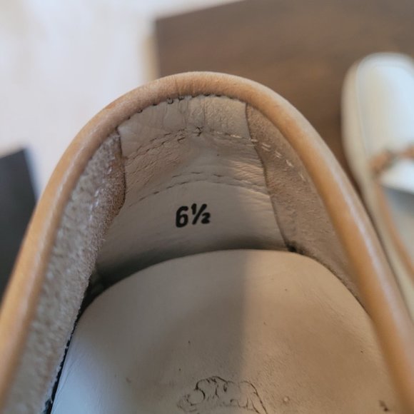 Tod's Ladies White & Tan Leather Gommino Driving Loafers. EEEUC. Size 6-1/2 - Picture 9 of 15